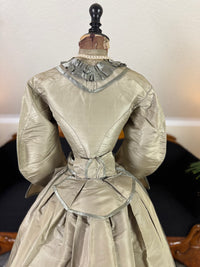Antikes viktorianisches Seidenkleid, England, ca. 1868
