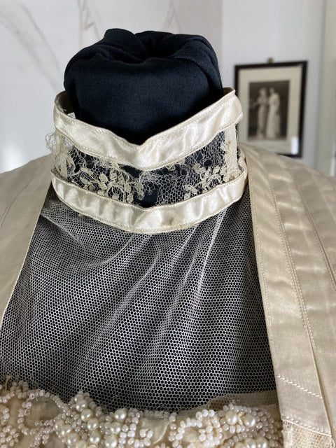 Antikes Hochzeitskleid aus Seide, ca. 1901