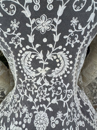 Jacke aus weißem besticktem Tüll, Edwardianisch, England, ca. 1906 – Dekoratives Überkleid