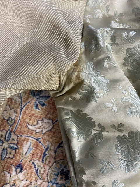 Antikes zweiteiliges Dinnerkleid aus Seidenbrokat, ca. 1898