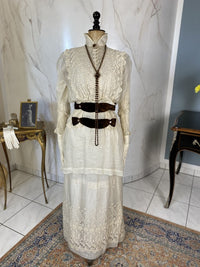 1911 Madame Agnes Unwin white cotton summer dress with lace inserts, high waistline and airy skirt, antique gown