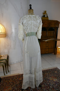 Antikes edwardianisches maltesisches Spitzen-Teekleid, ca. 1908