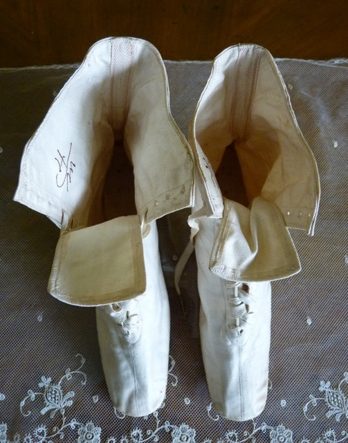 Sportliche Schnürstiefel aus Baumwollsatin, ca. 1875