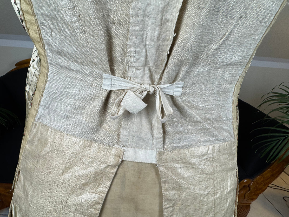 Cream Silk Embroidered Waistcoat, England ca. 1770 – Long‑Line Georgian Men’s Fashion