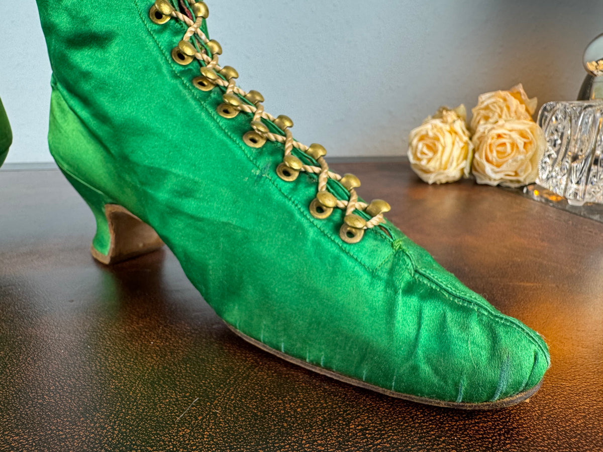 Victorian Green Silk Lace‑Up Boots, ca. 1875 – Low Heel, Brass Fasteners, Red Leather Lining