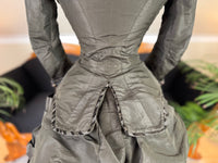 Antikes viktorianisches Tournüren-Tageskleid – Satin & Samt, ca. 1880