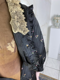 Antikes graues Seidenkleid mit Blumenmuster, ca. 1916