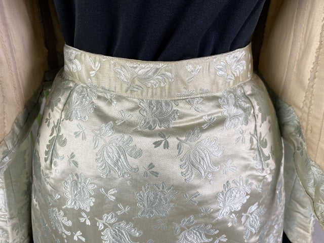 Antikes zweiteiliges Dinnerkleid aus Seidenbrokat, ca. 1898