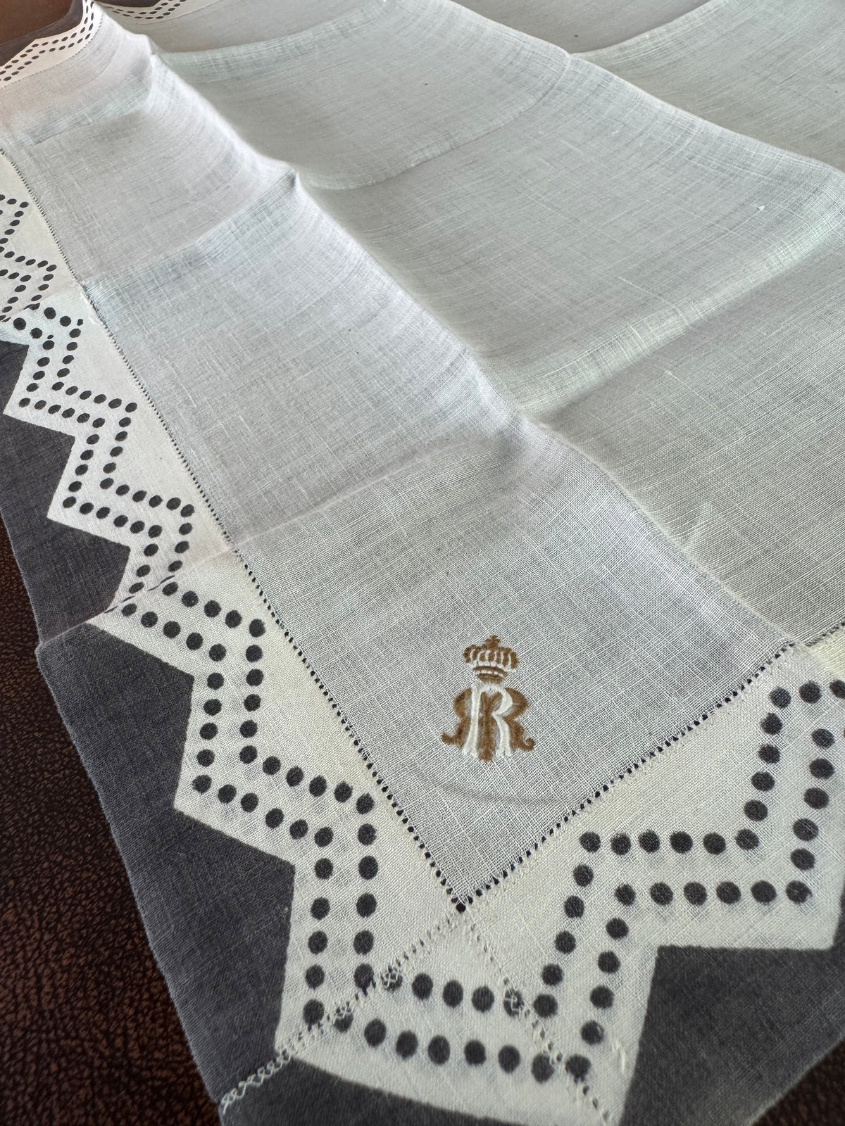 ROYAL Antiquitätensammlung von Trauer-Taschentüchern, 19 Stück mit Württemberg-Monogrammen, um 1900