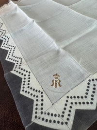 ROYAL Antiquitätensammlung von Trauer-Taschentüchern, 19 Stück mit Württemberg-Monogrammen, um 1900
