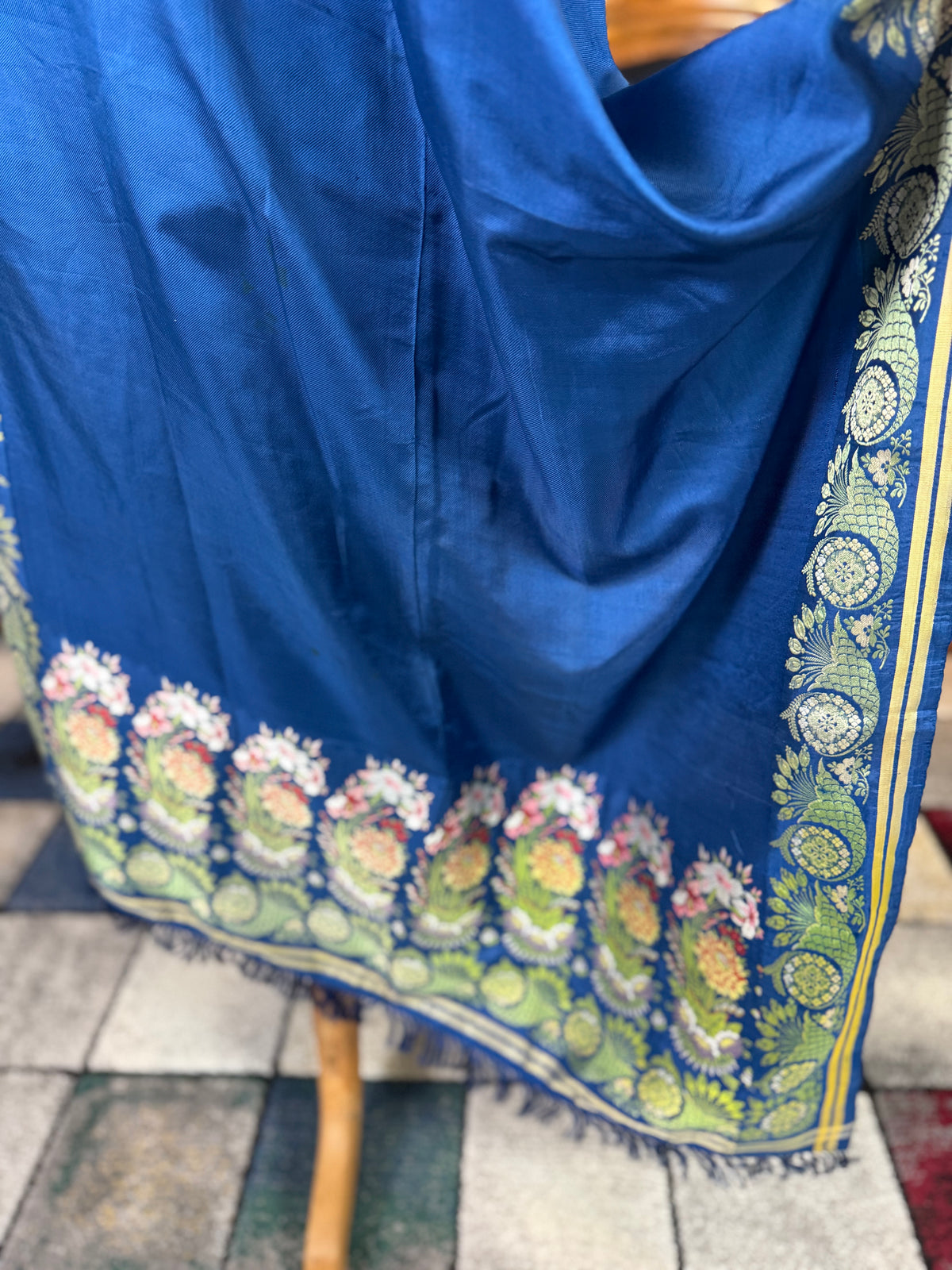 Rokoko-Eleganz in Spitalfields-Seide – Antike Stola, ca. 1790