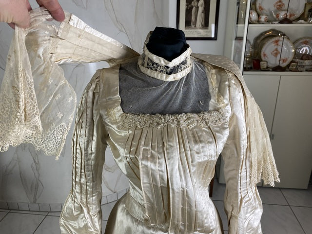 Antikes Hochzeitskleid aus Seide, ca. 1901