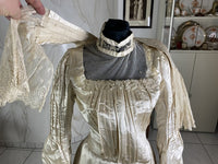 Antikes Hochzeitskleid aus Seide, ca. 1901