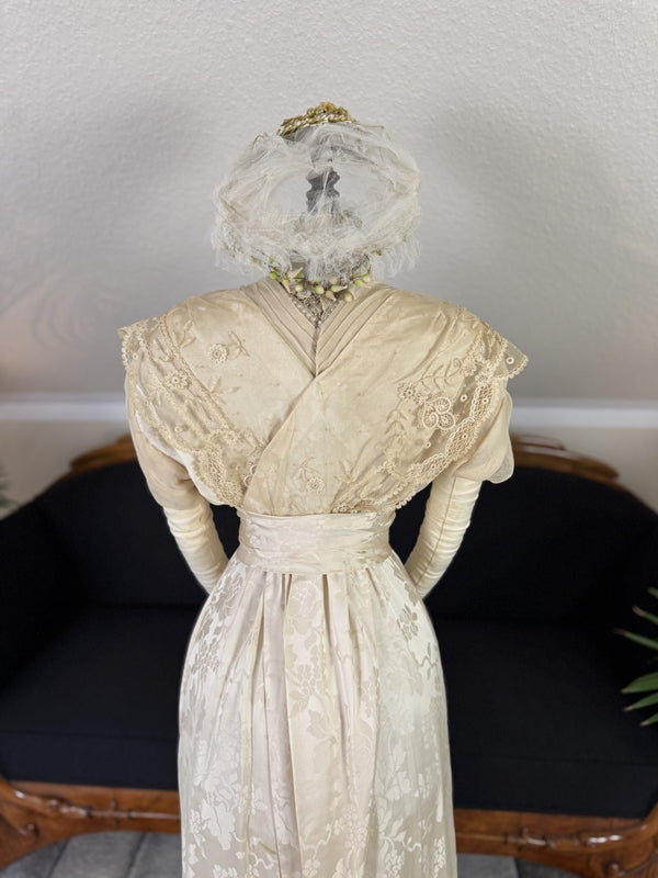 Antikes Hochzeitskleid aus der Titanic-Ära, ca. 1912