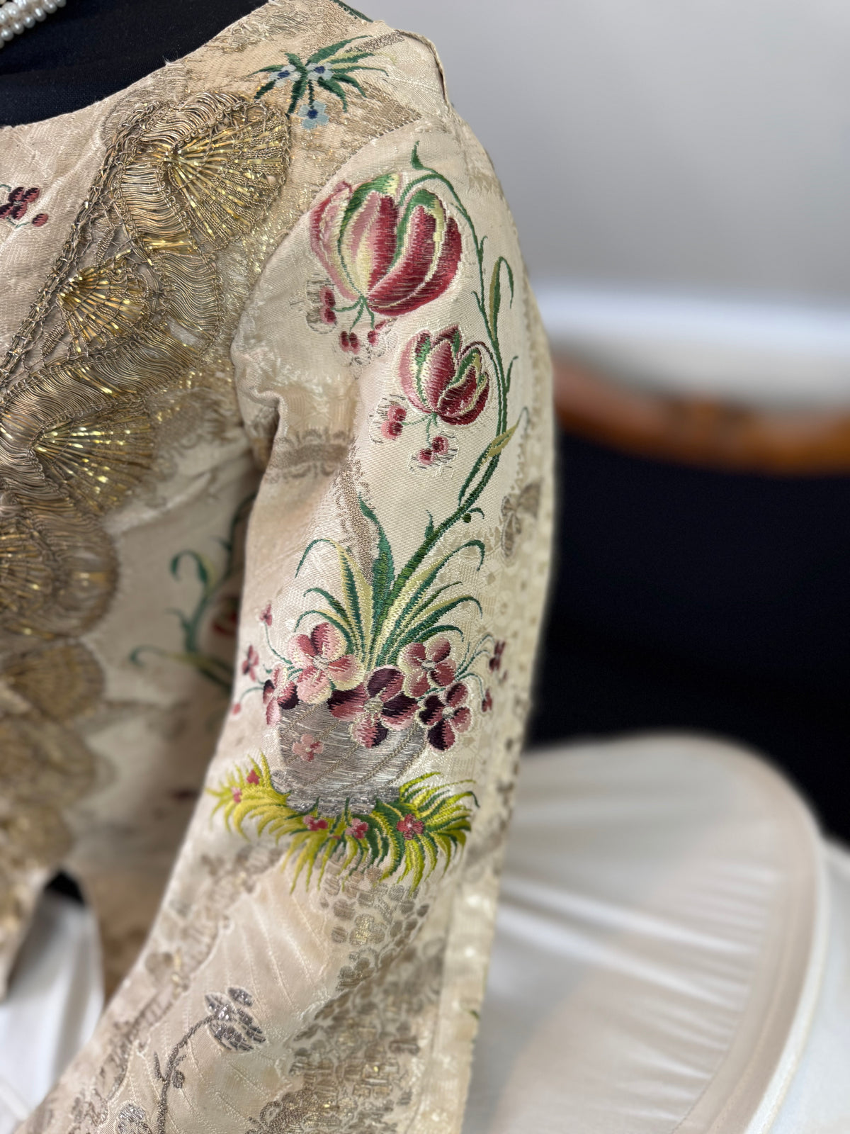 Seltenes Rokoko-Mieder, ca. 1765 – handgenähtes französisches Kleidungsstück aus dem 18. Jahrhundert