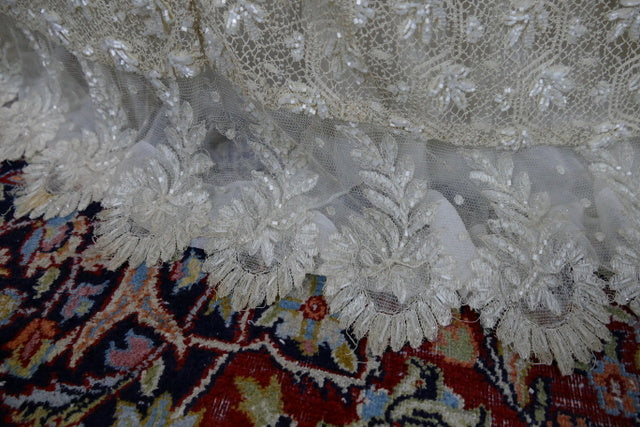 Antikes besticktes Spitzen-Bustle-Überkleid, 1880er Jahre