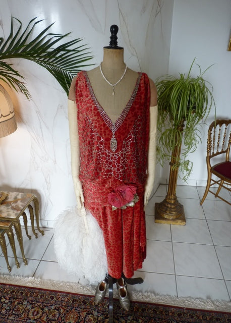 Vintage red dévoré velvet dress, Paris, ca. 1926 