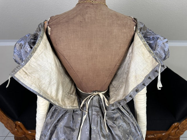 Antikes Biedermeier Abendkleid ca. 1845 – Österreichisches Brokatkleid