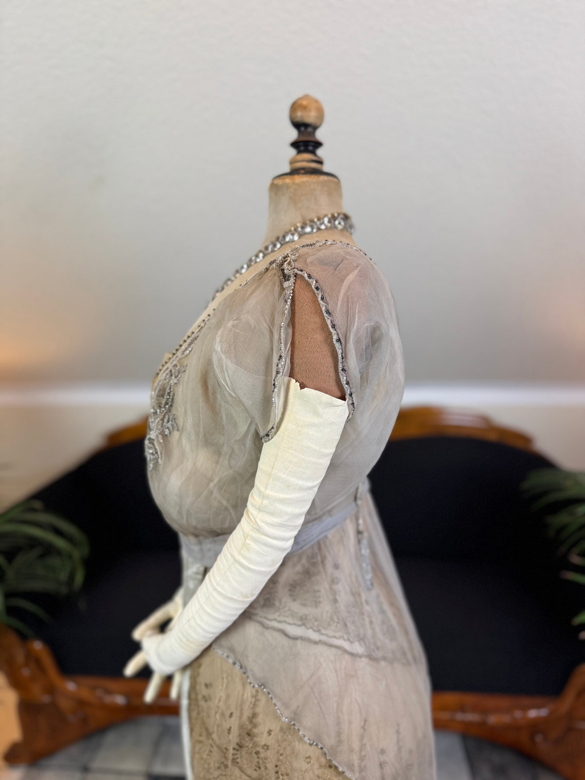 Antikes GUSTAVE BEER Abendkleid – Seidenchiffon &amp; Samt, Paris Couture ca. 1912