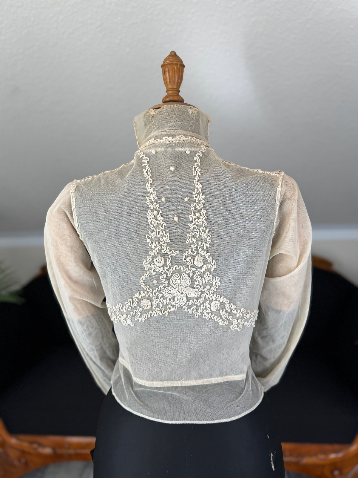 Bluse mit Soutache-Applikation, ca. 1915