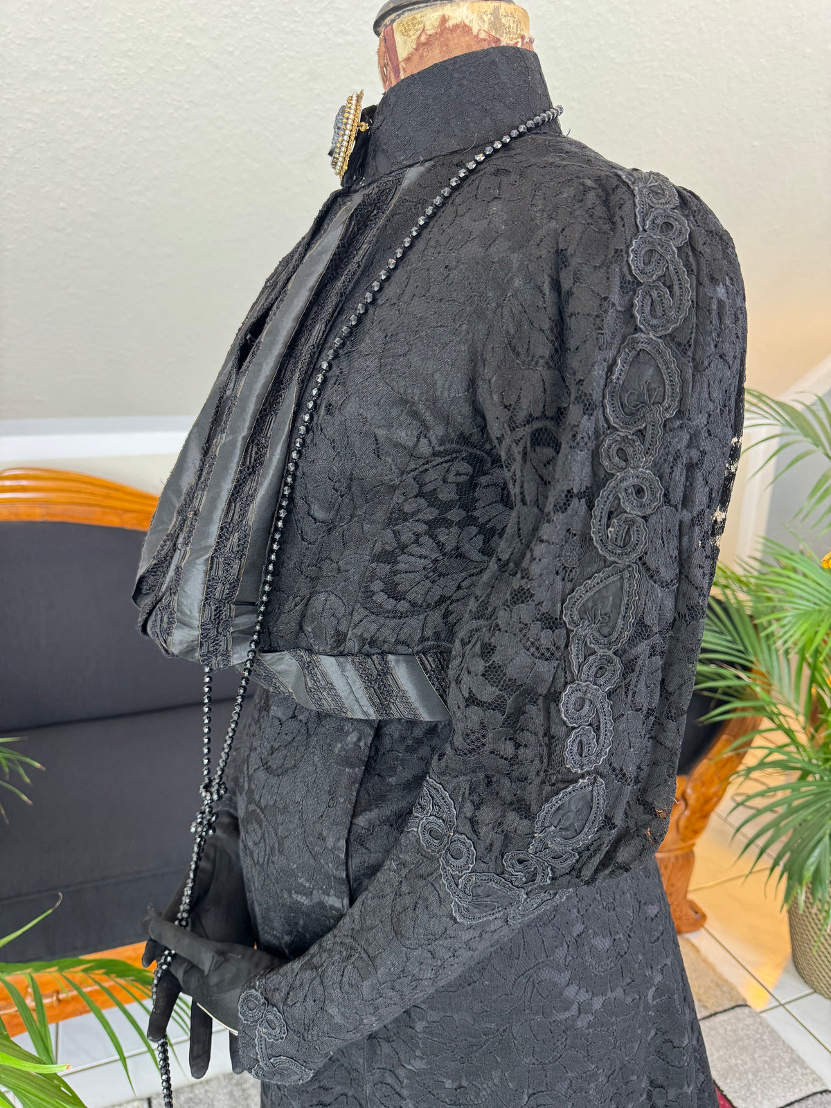 1904 black silk skirt and bodice set, very good condition