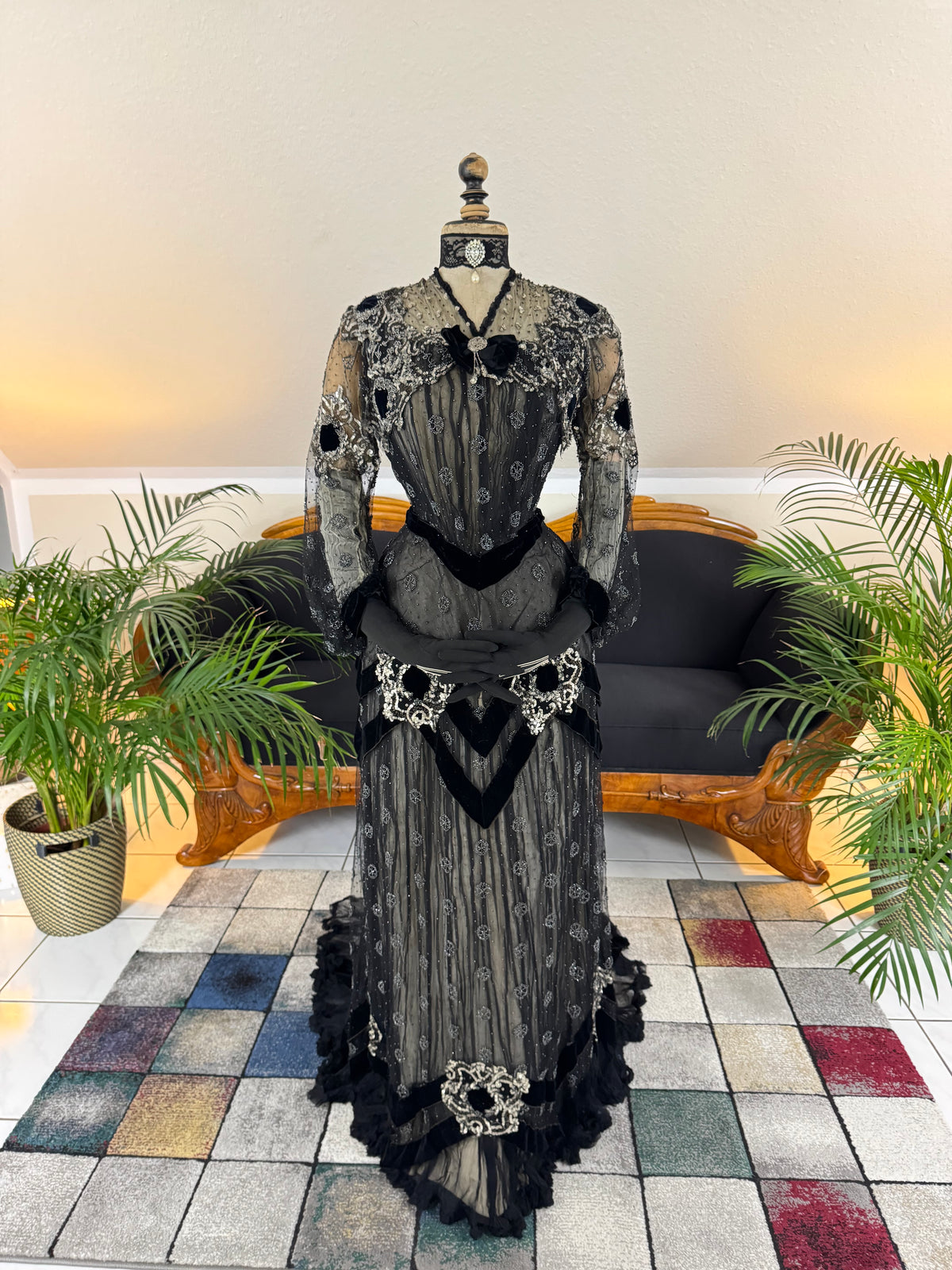 Antique Parisian evening gown with lace, tulle, velvet, rhinestones and beadwork, Marc Walter Place Vendôme label, Belle Époque couture designed for candlelight