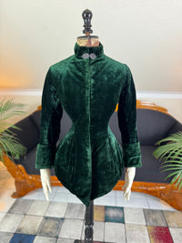 Seltene viktorianische Reitjacke, ca. 1878 – Grüner Samt, gestepptes Seidenfutter, historische Reitsportmode