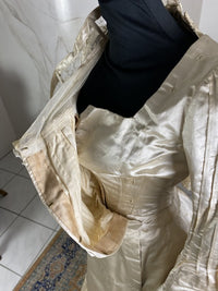 Antikes Hochzeitskleid aus Seide, ca. 1901