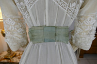 Antikes edwardianisches maltesisches Spitzen-Teekleid, ca. 1908