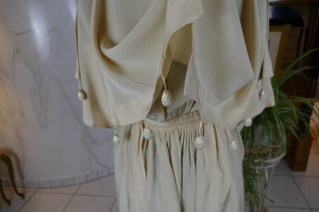 Antikes Brautkleid aus Seidensatin-Crêpe, Amerika, ca. 1925