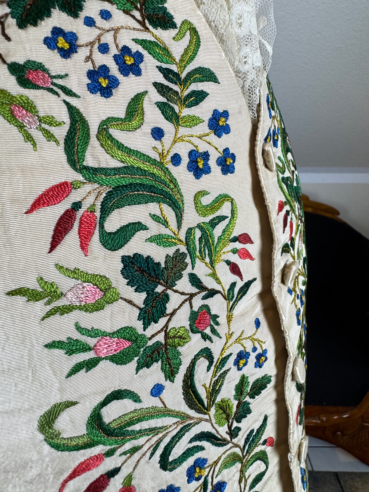 Georgian Cream Silk Embroidered Waistcoat, England ca. 1790 – Vibrant Antique Menswear