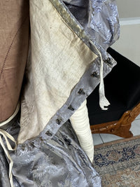 Antikes Biedermeier Abendkleid ca. 1845 – Österreichisches Brokatkleid