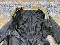 Antikes graues Seidenkleid mit Blumenmuster, ca. 1916