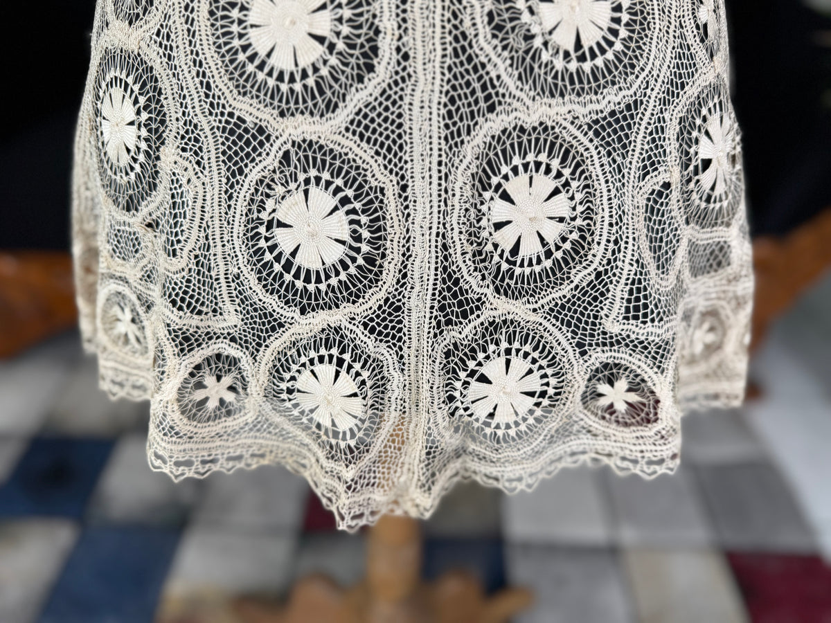 Antike Teneriffa-Spitzenjacke von 1911 – Feine Nadelspitzen-Medaillonarbeit