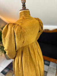 Antikes Regency-Kleid aus goldener Moiré-Seide, ca. 1815-1820