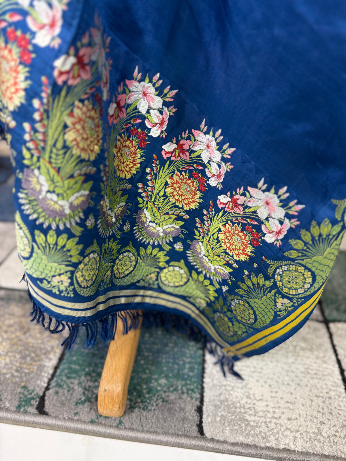 Rokoko-Eleganz in Spitalfields-Seide – Antike Stola, ca. 1790