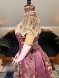 Antikes lilafarbenes Seiden-Ballkleid aus der viktorianischen Ära, ca. 1895