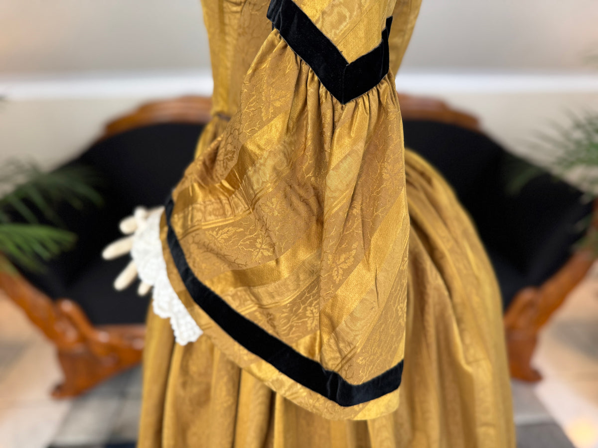 Antikes viktorianisches Tageskleid aus dunklem Goldbrokat, ca. 1858