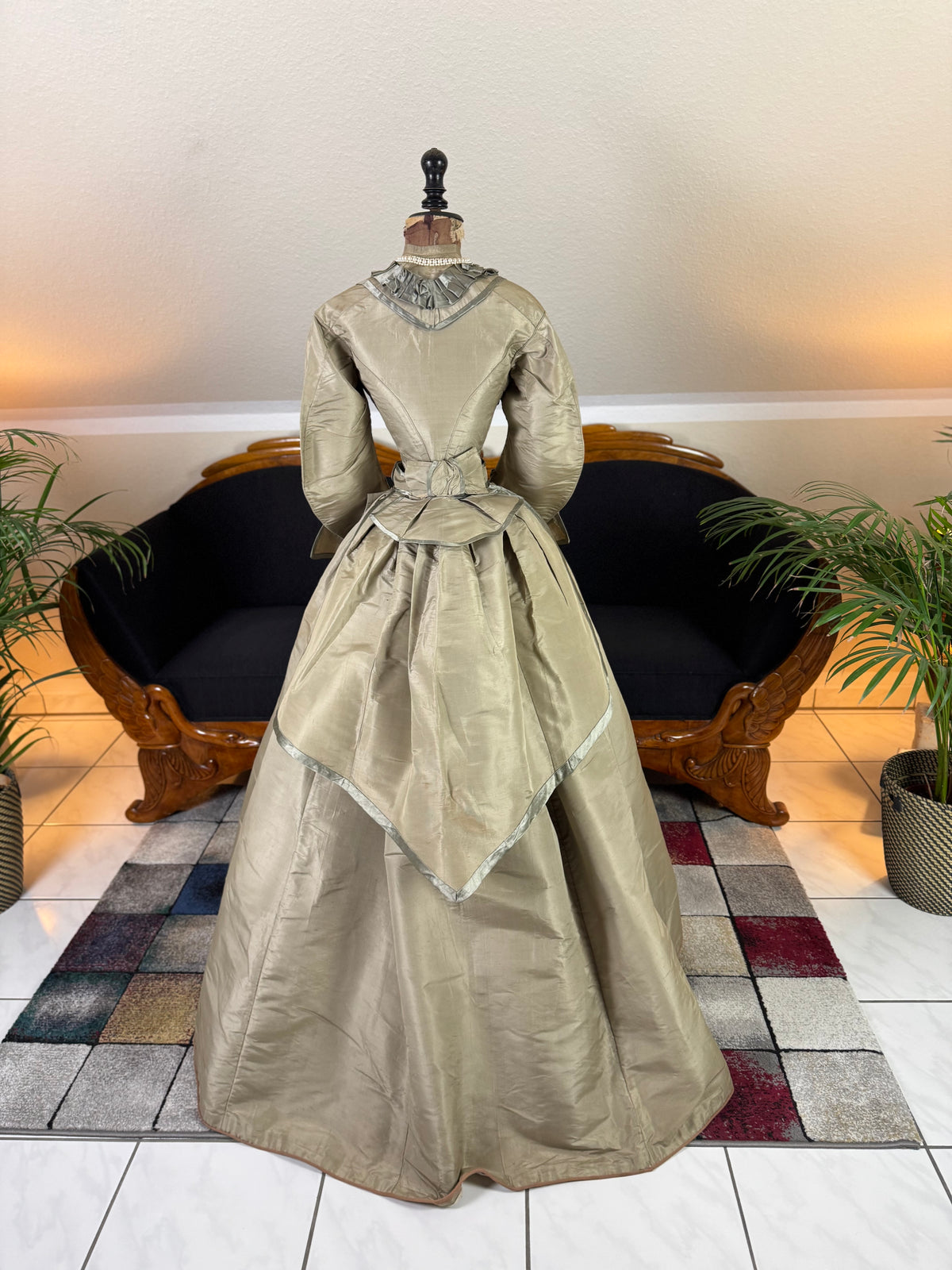 Antikes viktorianisches Seidenkleid, England, ca. 1868