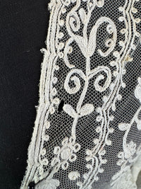 Jacke aus weißem besticktem Tüll, Edwardianisch, England, ca. 1906 – Dekoratives Überkleid