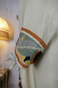 Ägyptische Revival Seidenjacke, ca. 1924 – Appliqué-Motive mit Sphinx, Skarabäus & Pyramide