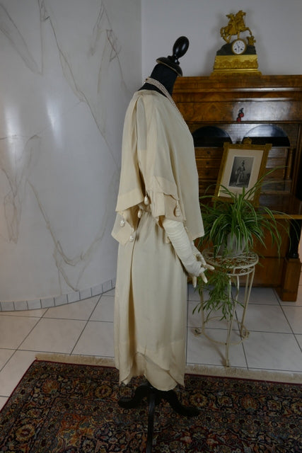 Antikes Brautkleid aus Seidensatin-Crêpe, Amerika, ca. 1925