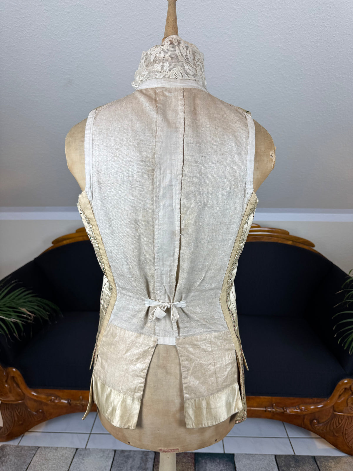 Cream Silk Embroidered Waistcoat, England ca. 1770 – Long‑Line Georgian Men’s Fashion