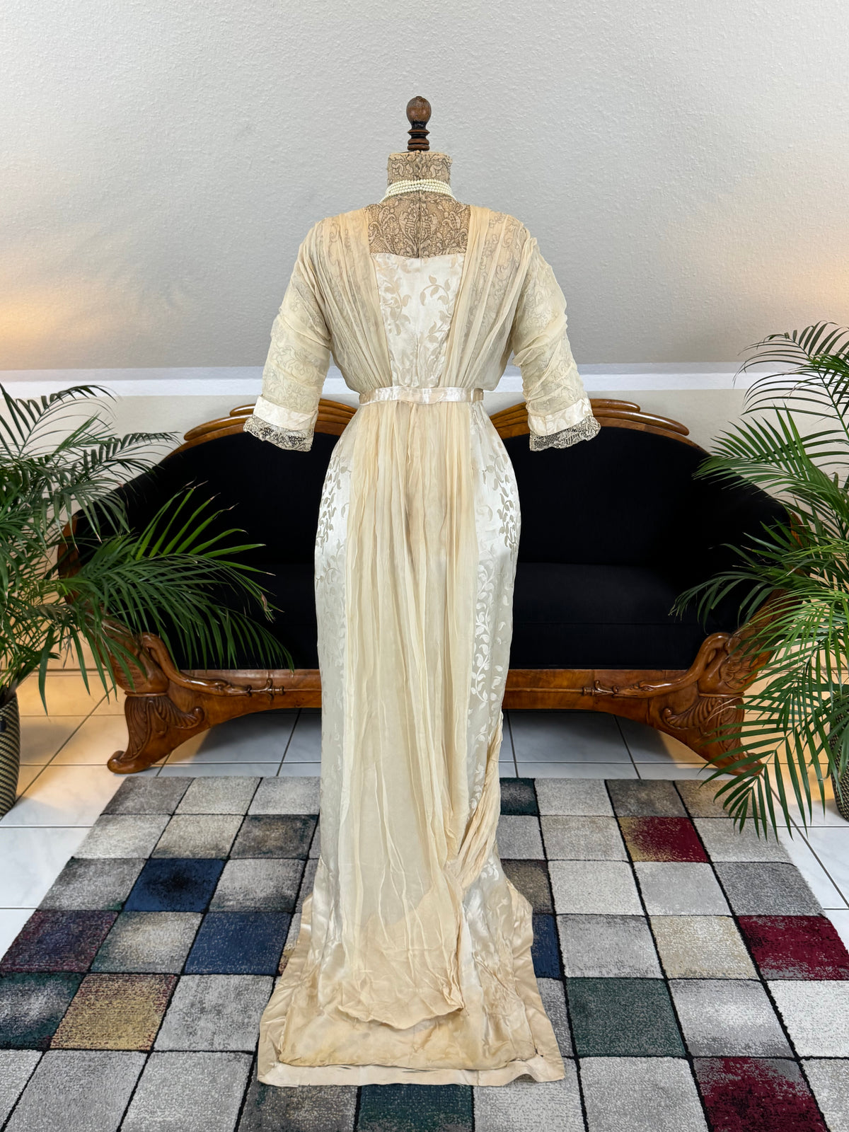 „Antique 1912 cream silk brocade evening dress with lace, crepe drapes and Lady Gillman provenance“