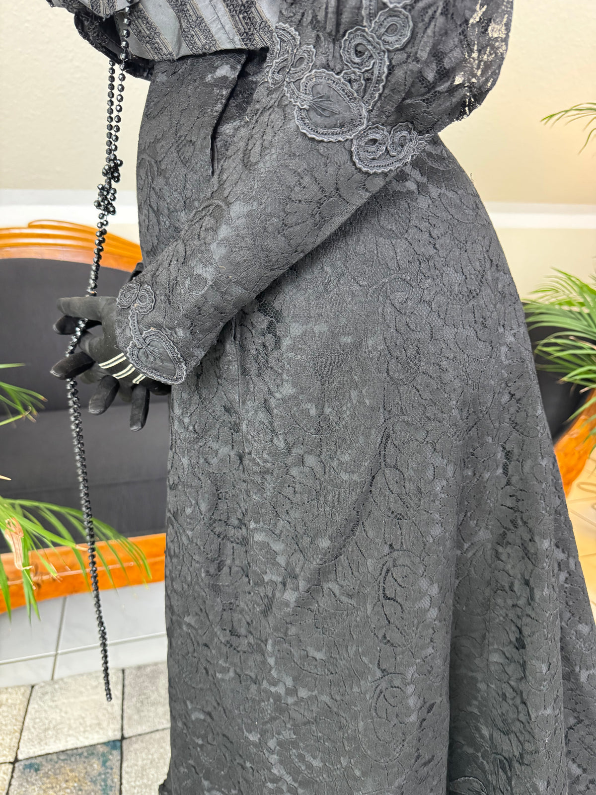 Edwardian black lace day dress, early 20th‑century fashion