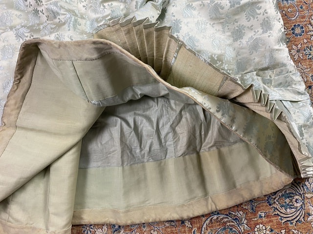 Antikes zweiteiliges Dinnerkleid aus Seidenbrokat, ca. 1898