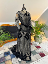 MARC WALTER Außergewöhnliches Abendkleid ca. 1904 – Pariser Couture-Meisterwerk aus Spitze, Tüll und Samt