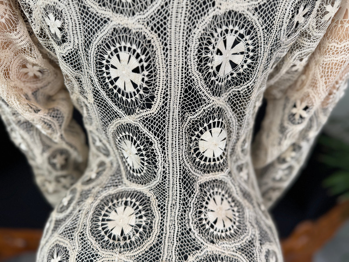 Antike Teneriffa-Spitzenjacke von 1911 – Feine Nadelspitzen-Medaillonarbeit
