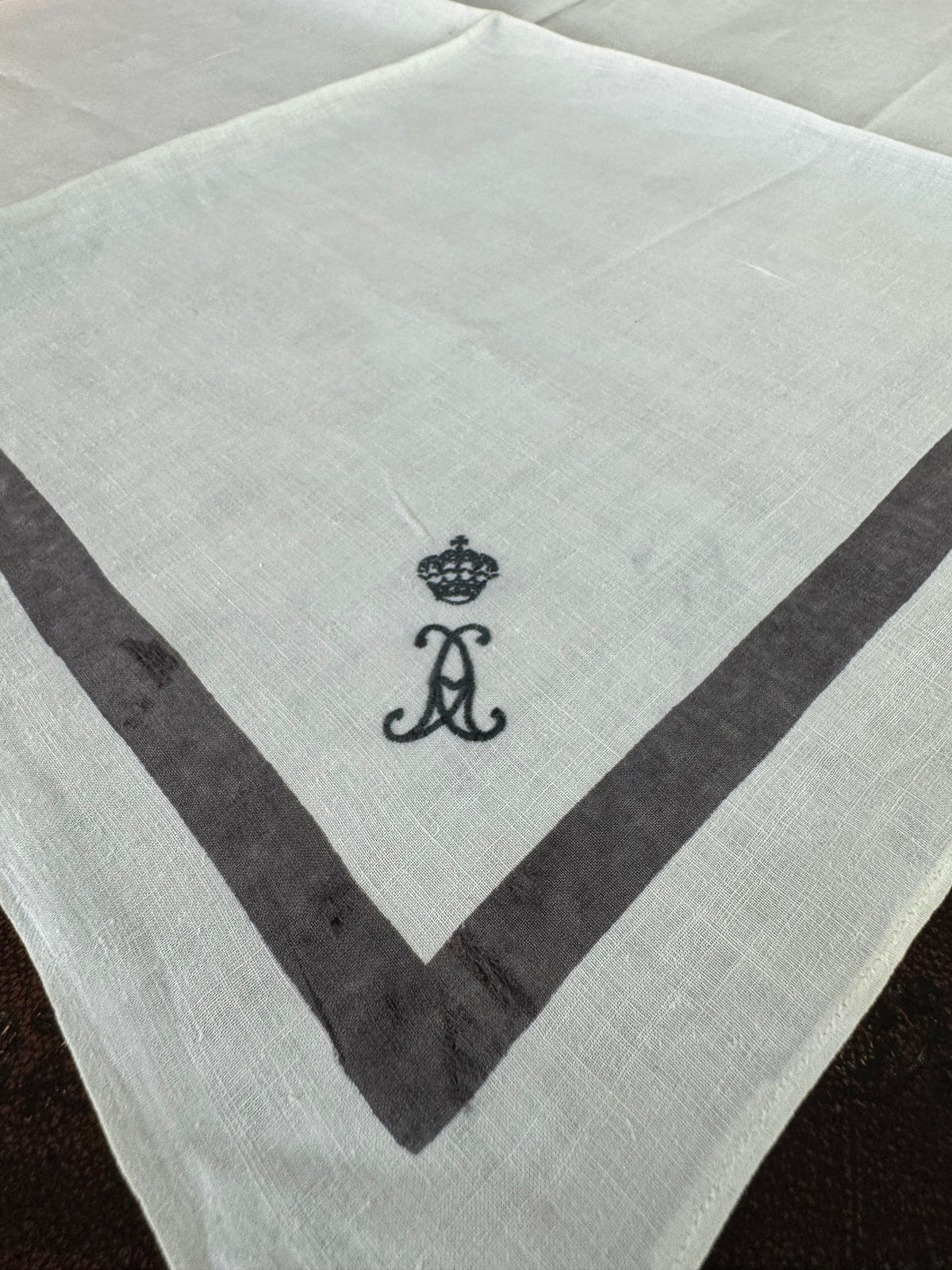 ROYAL Antiquitätensammlung von Trauer-Taschentüchern, 19 Stück mit Württemberg-Monogrammen, um 1900