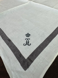 ROYAL Antiquitätensammlung von Trauer-Taschentüchern, 19 Stück mit Württemberg-Monogrammen, um 1900